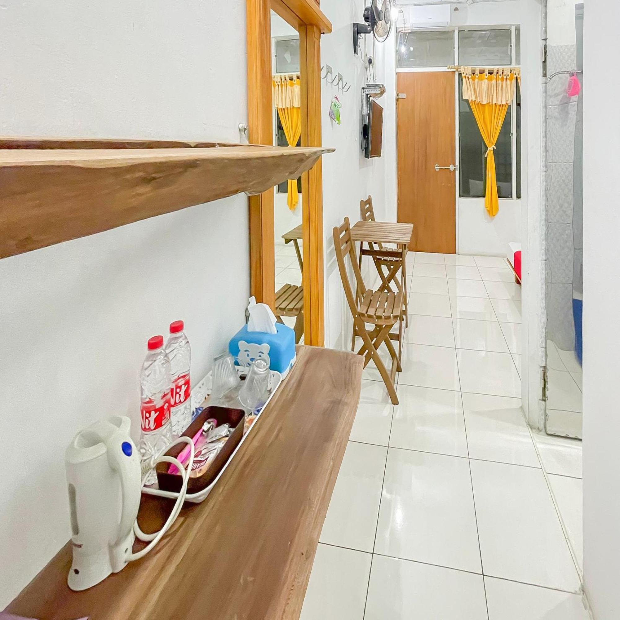 Отель Reddoorz Syariah At Jalan Ra Kosasih Сукабуми Экстерьер фото