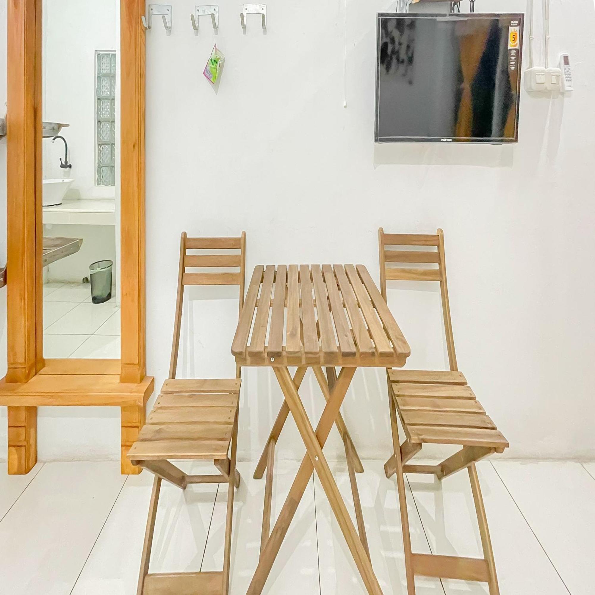 Отель Reddoorz Syariah At Jalan Ra Kosasih Сукабуми Экстерьер фото